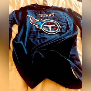 NFL Tennessee Titans men’s small long sleeve T-Shirt.